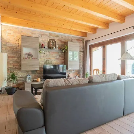 Lovely House In The Peacefull Place Of Villa Grado