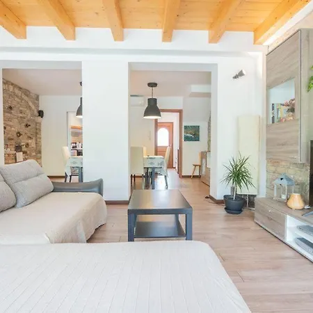 Lovely House In The Peacefull Place Of Grado